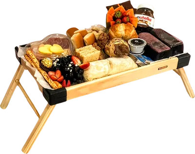 Café Épico: Croissant, pão de queijo, Ocmimo, pães artesanais, bolo, cookies, frutas, bowl com frios, Polenguinho, geleia ou doce de leite, manteiga ou requeijão, Ferrero Rocher, suco ou iogurte e café Orfeu