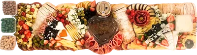 Metro: 6 tipos de queijo, 3 tipos de charcutaria, frutas, mix de nuts, ciabatta, patê, caponata e geleia