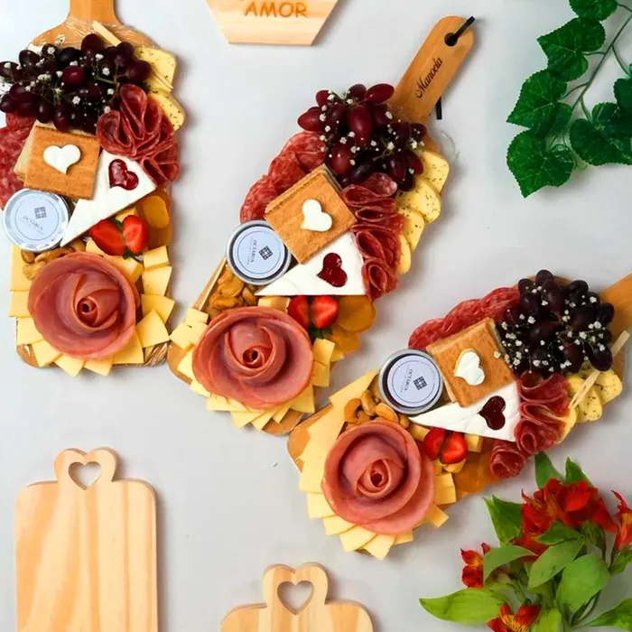 Mini tábuas personalizadas em formato de coração