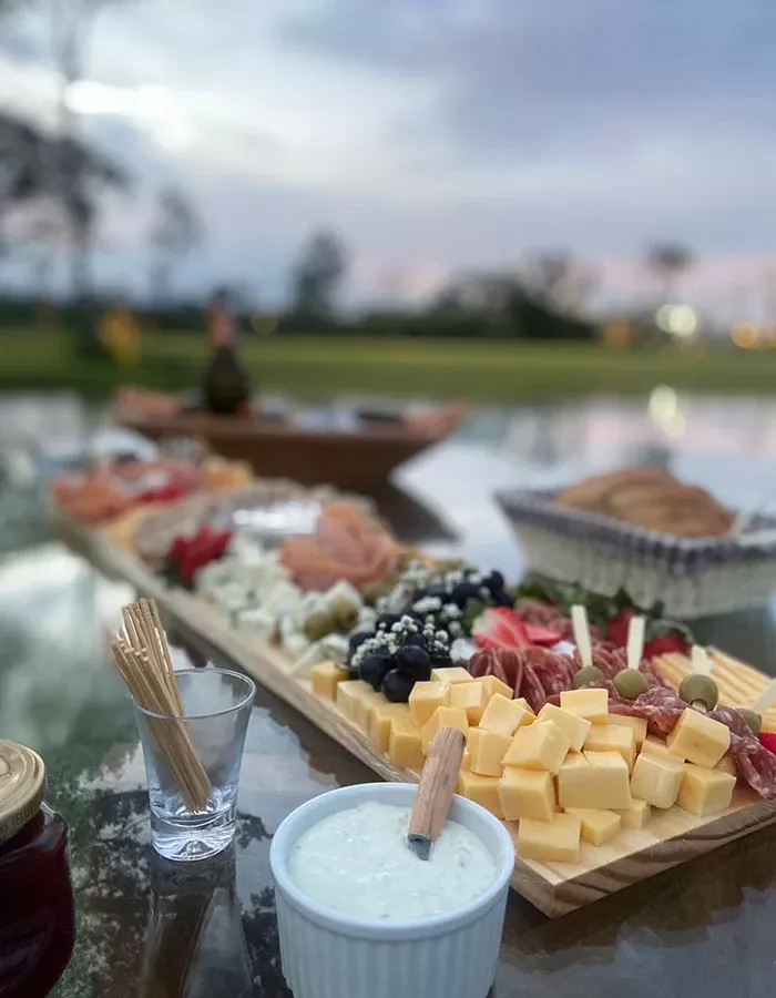 Kit de frios para evento com queijos e charcutaria