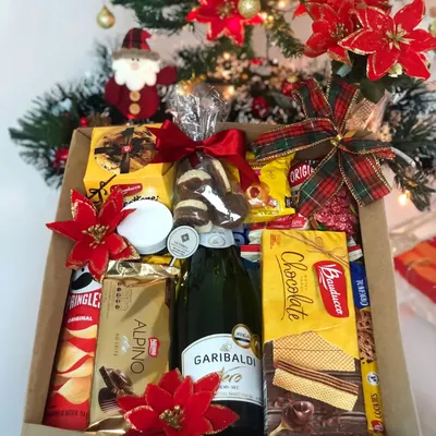 Box Noite Feliz: Espumante premiado Garibaldi 750 ml ou vinho colonial, chocotone, Nutella, biscoitinho gourmet, chocolate Alpino e muito mais